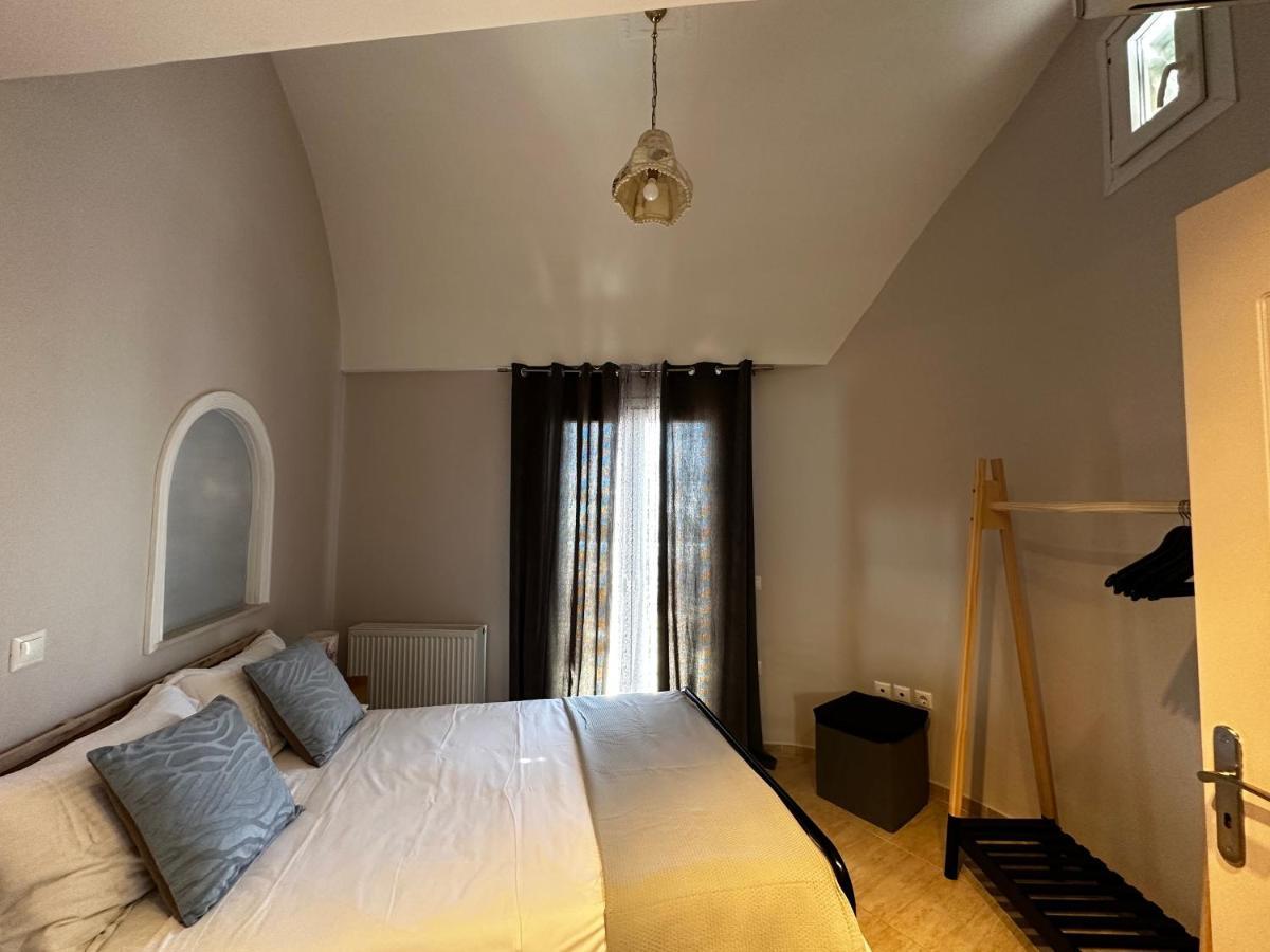 Veldi Art - Kamari Beach Apartment サントリーニ エクステリア 写真