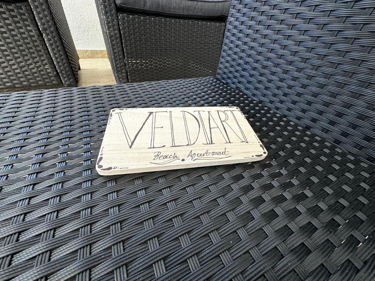Veldi Art - Kamari Beach Apartment サントリーニ エクステリア 写真