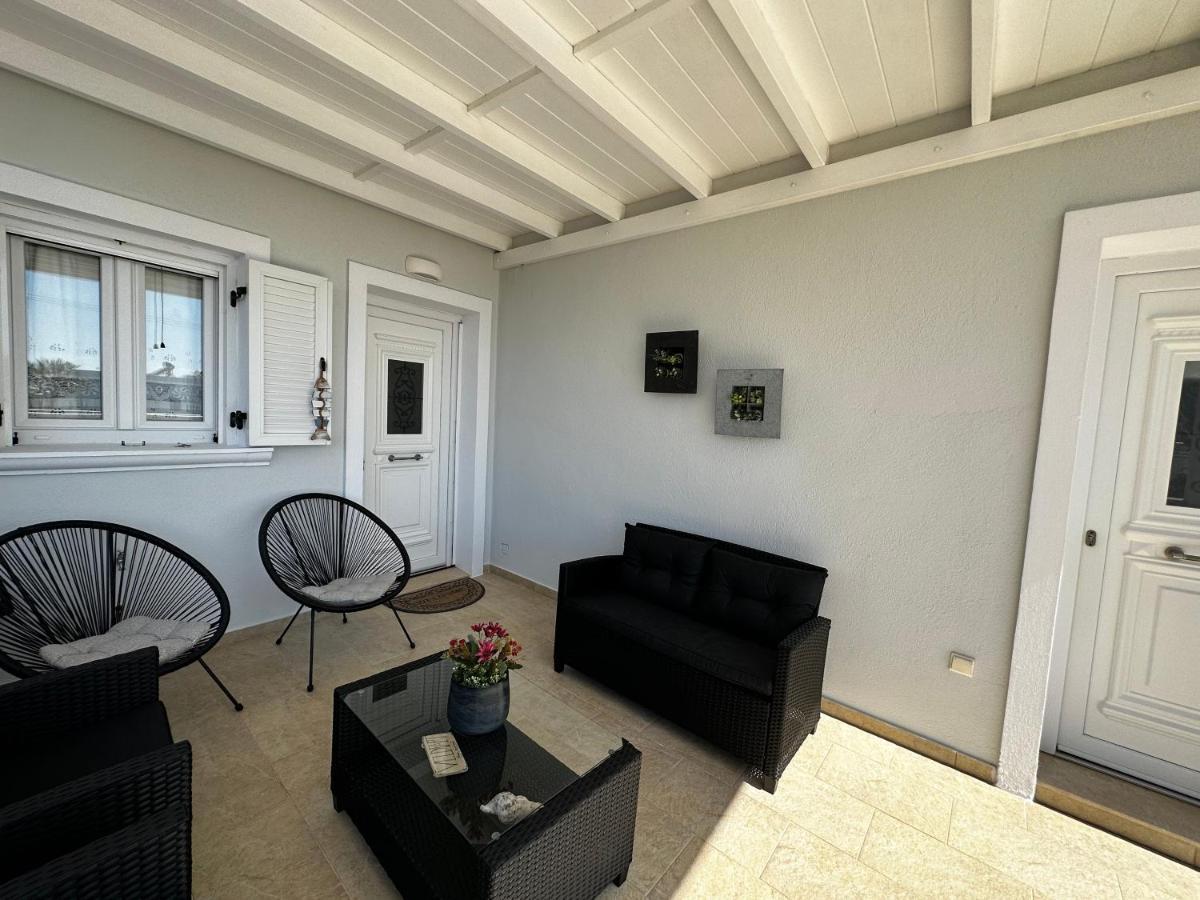 Veldi Art - Kamari Beach Apartment サントリーニ エクステリア 写真