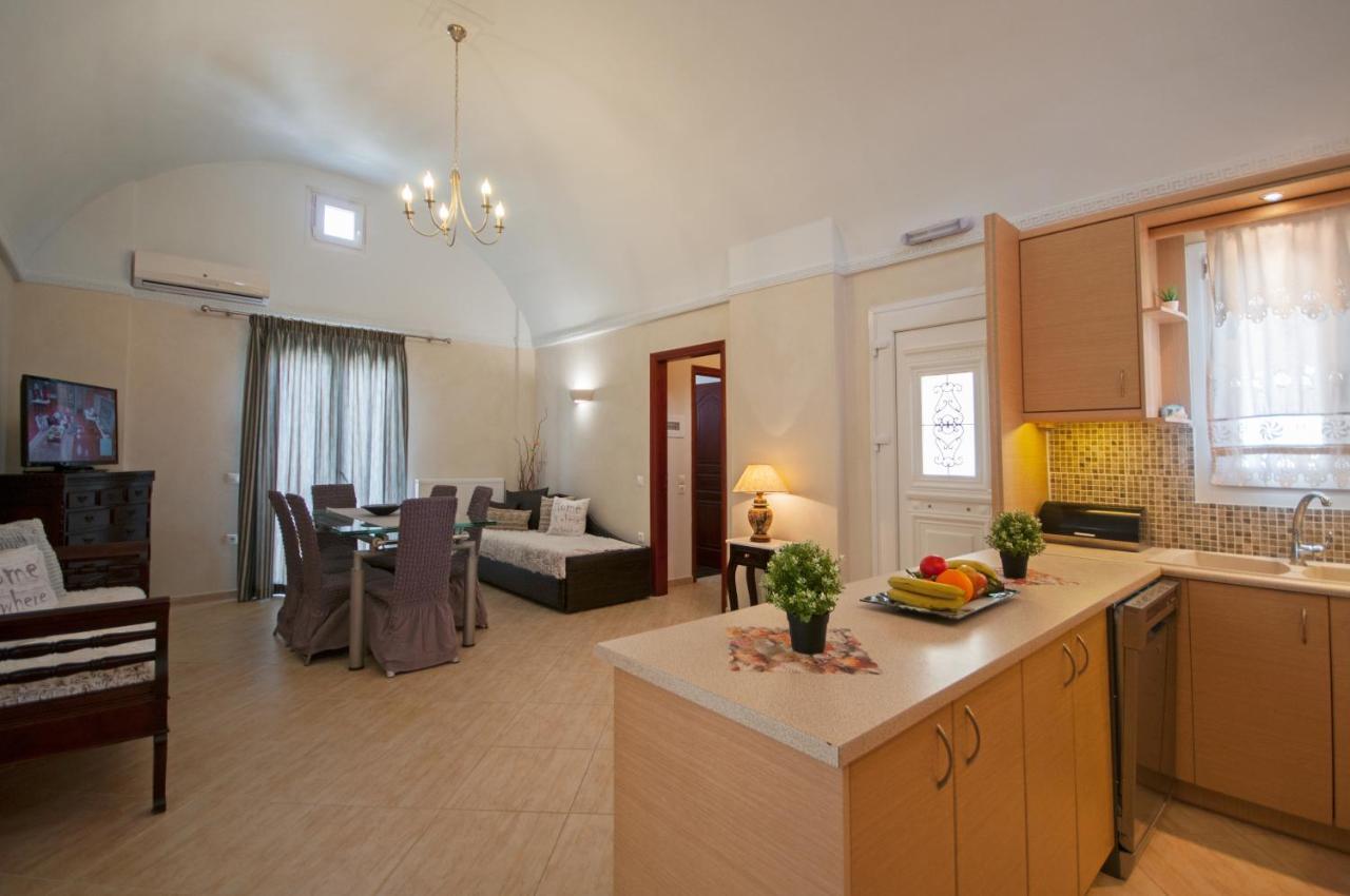 Veldi Art - Kamari Beach Apartment サントリーニ エクステリア 写真