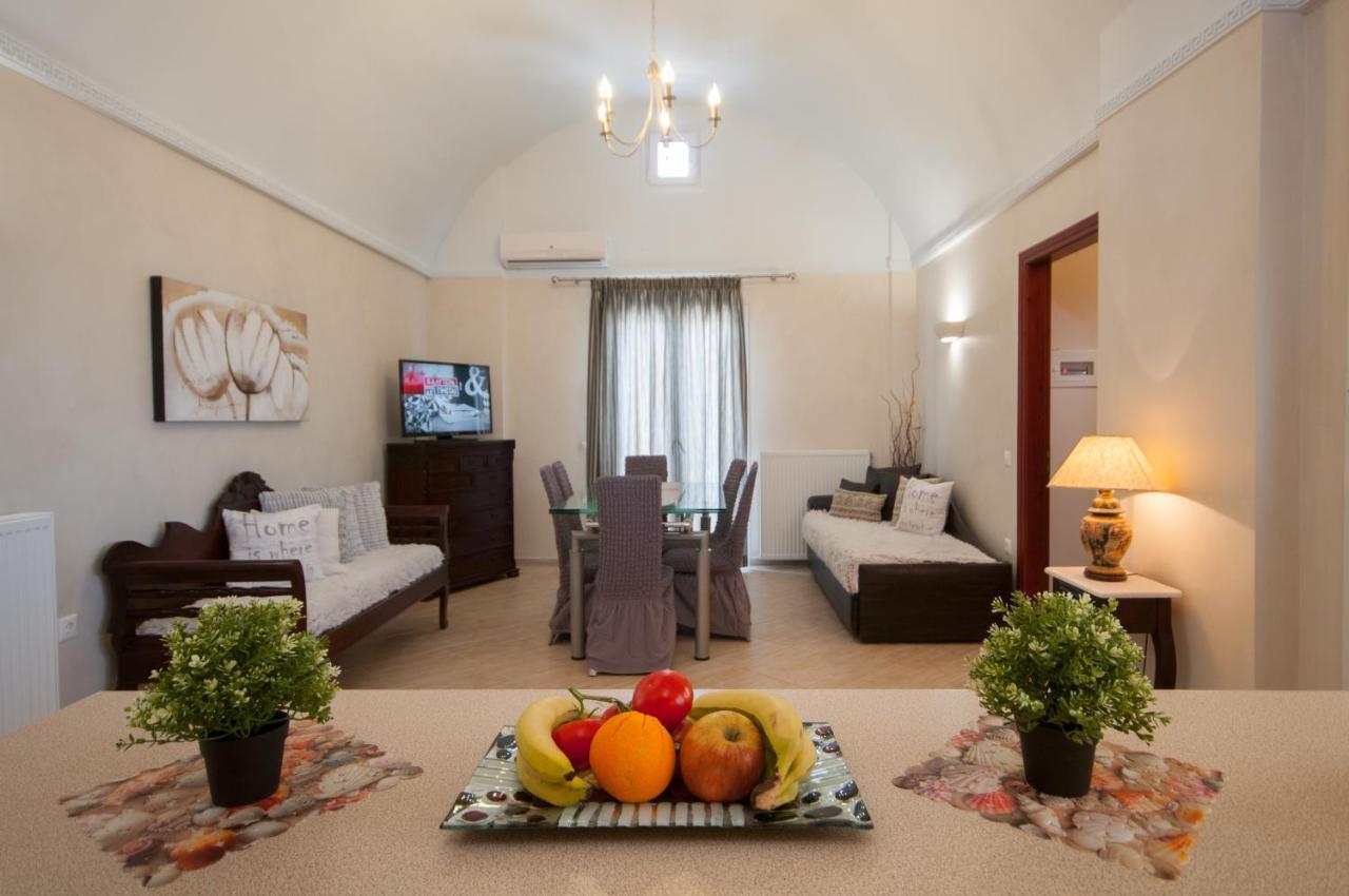Veldi Art - Kamari Beach Apartment サントリーニ エクステリア 写真