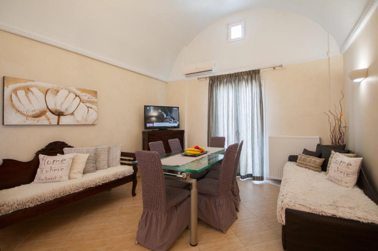 Veldi Art - Kamari Beach Apartment サントリーニ エクステリア 写真